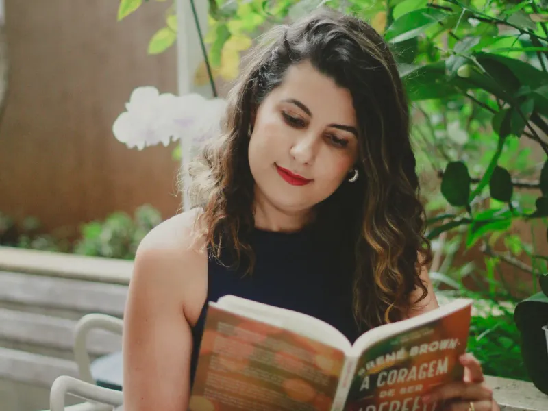 Raquel Eustáquia no jardim